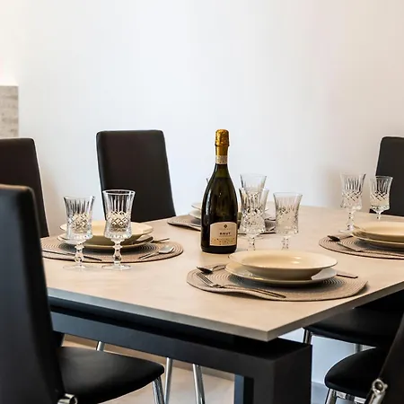 Daire Casa Lela Vista Mare Posto Auto, Sanremo